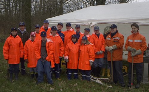Die Jugendfeuerwehr Varlosen kurz vor ihrem Sondereinsatz für die Natur.